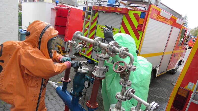 Chemiekalienschutzanzug CSA Lehrgang Gefahrgut Feuerwehr Rodgau Rödermark